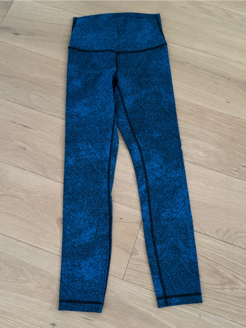Lululemon Wunder Under Legging in Luon Spray Jacquard Shocking Blue Black Size 4